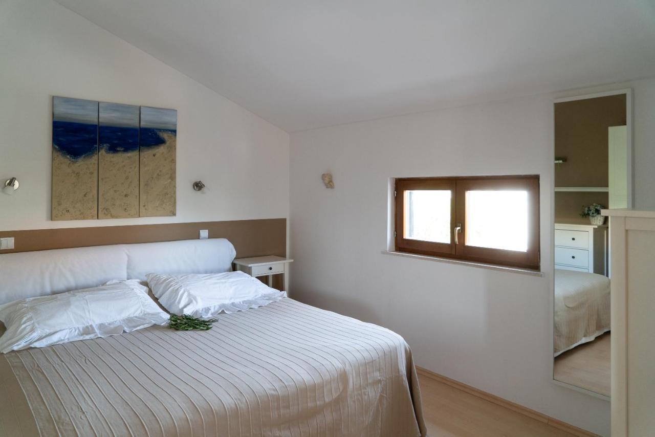 Ferienwohnungen VI La Mare With Heated Pool Zadar Exterior foto
